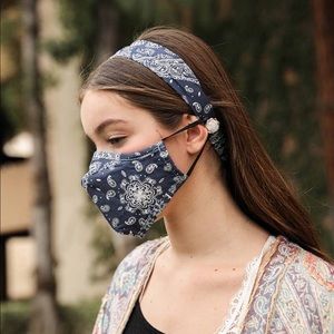 Bandana print face mask set w/disposable filters